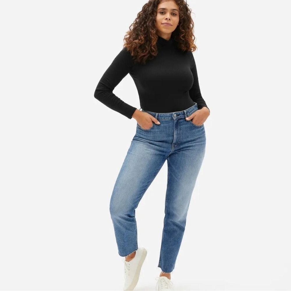 NWT Everlane Curvy Cheeky Straight Jean - Size 23 - Classic Blue Raw Hem